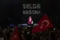 Selda Bağcan, Mersin’de Cumhuriyet Coşkusunu Sahneye Taşıdı