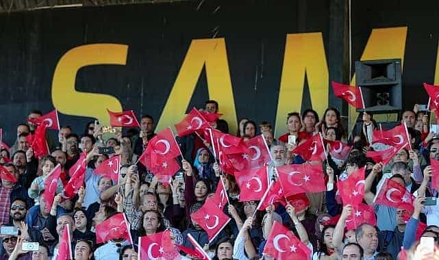 aliaga ataturk stadyumunda cumhuriyet coskusu