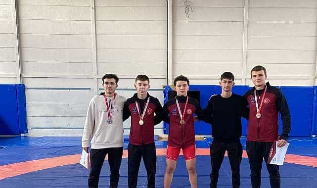 aliaganin genc gurescileri okullarini izmir ucuncusu yapti