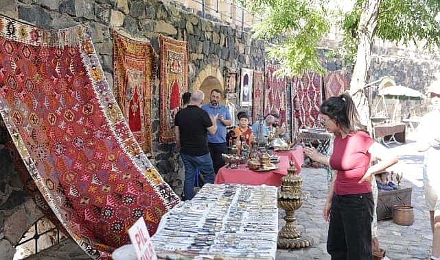 antika ve koleksiyon meraklilari tarihin merkezinde bulusuyor