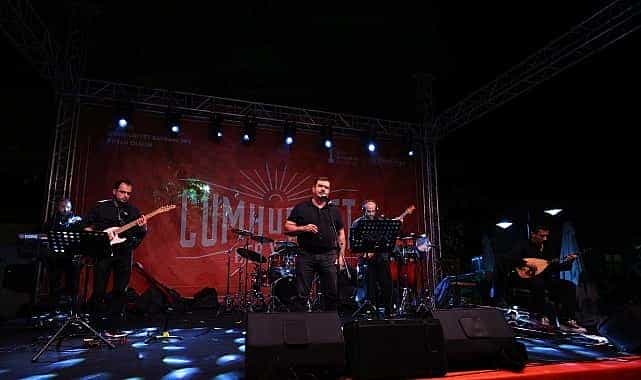 efes selcukta 29 ekim gururu cumhuriyet coskusu meydanlara tasti