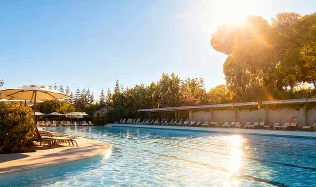 ela excellence resort belekte yaz hic bitmiyor sari yazin enerjisi akdenizde devam ediyor