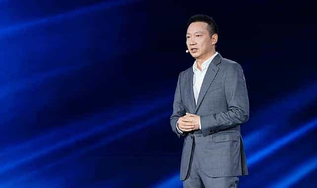 honor cinde dunyanin ilk kendini gelistiren yapay zeka ajani isletim sistemi magicos 10u tanitti