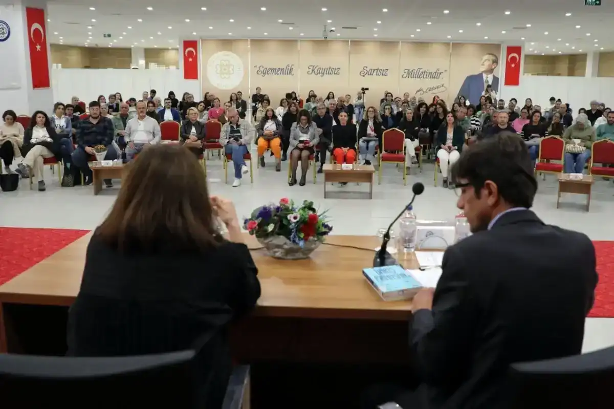 Muğla Büyükşehir Kitap Kulübü Okumayı Toplumsal Bir Etkinliğe Dönüştürüyor 1 Muğla Büyükşehir Kitap Kulübü Okumayı Toplumsal Bir Etkinliğe Dönüştürüyor