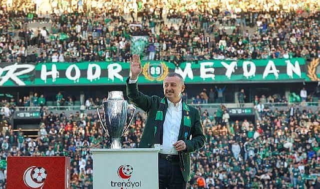 buyukakin hem kocaelisporu hem de taraftari kutladi