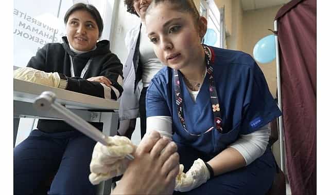 podoloji bolumu ogretim elemanlari ve ogrencilerinden dunya diyabet gununde tarama seferberligi