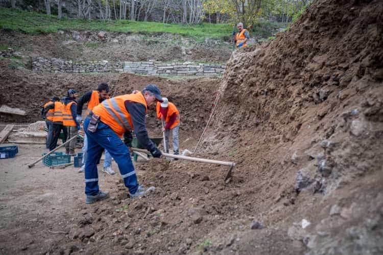 İzmir Smyrna Tiyatrosu’nu Gün Yüzüne Çıkarıyor