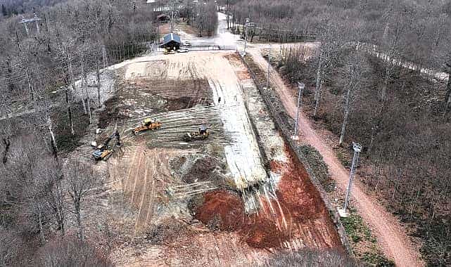 kuzuyaylaya kapali yuruyen bant geliyor