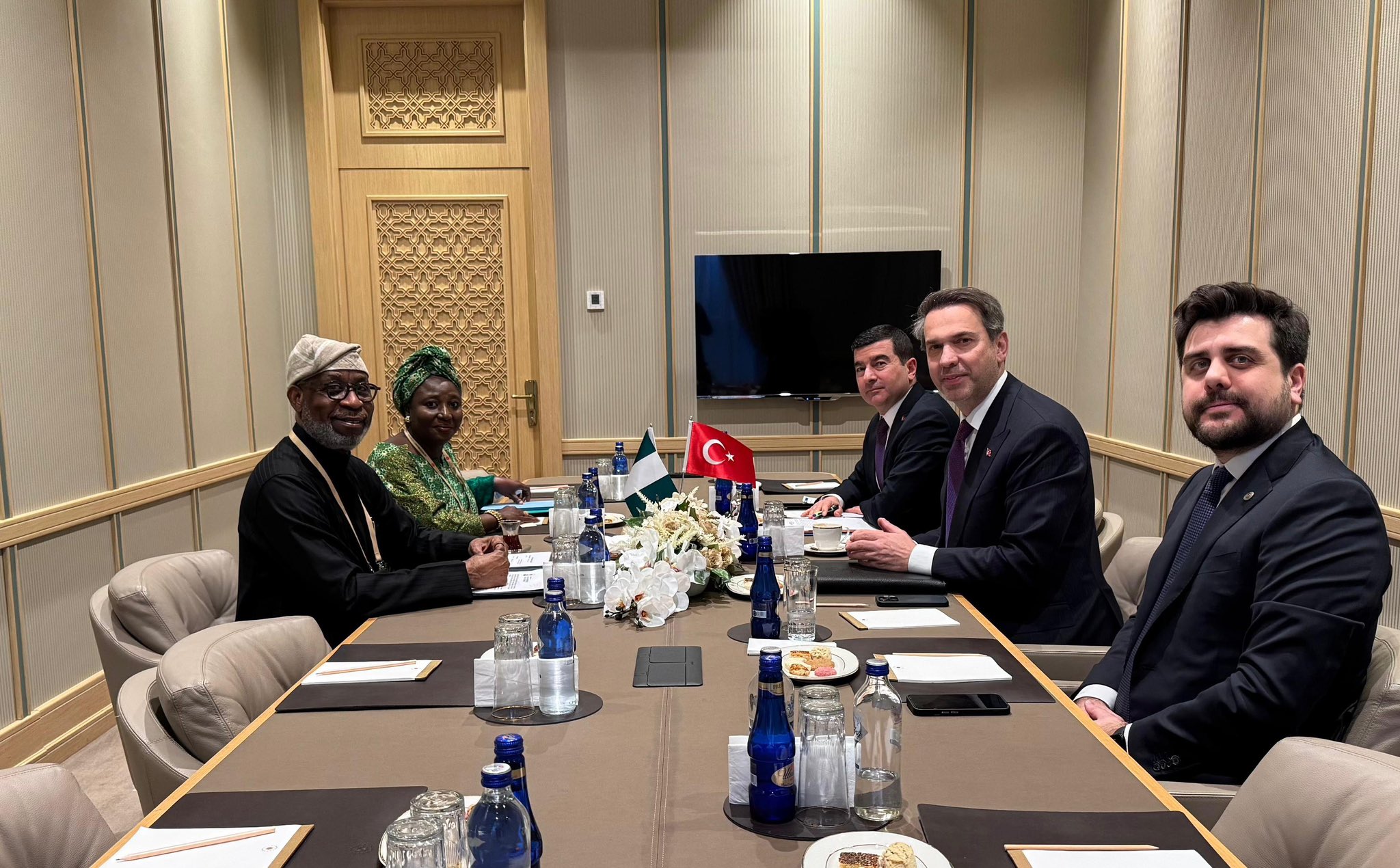 BAKAN BAYRAKTAR NIJERYALI MEVKIDASI ILE 1137422 337681