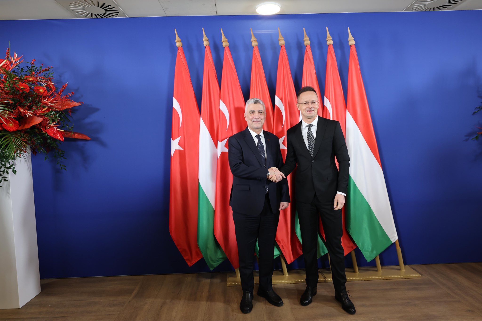 Bakan Bolat Macaristan’da: 10 Milyar Dolarlık Ticaret Hedefi İçin Yeni Yol Haritası 1 G vosbNXcAA LQq