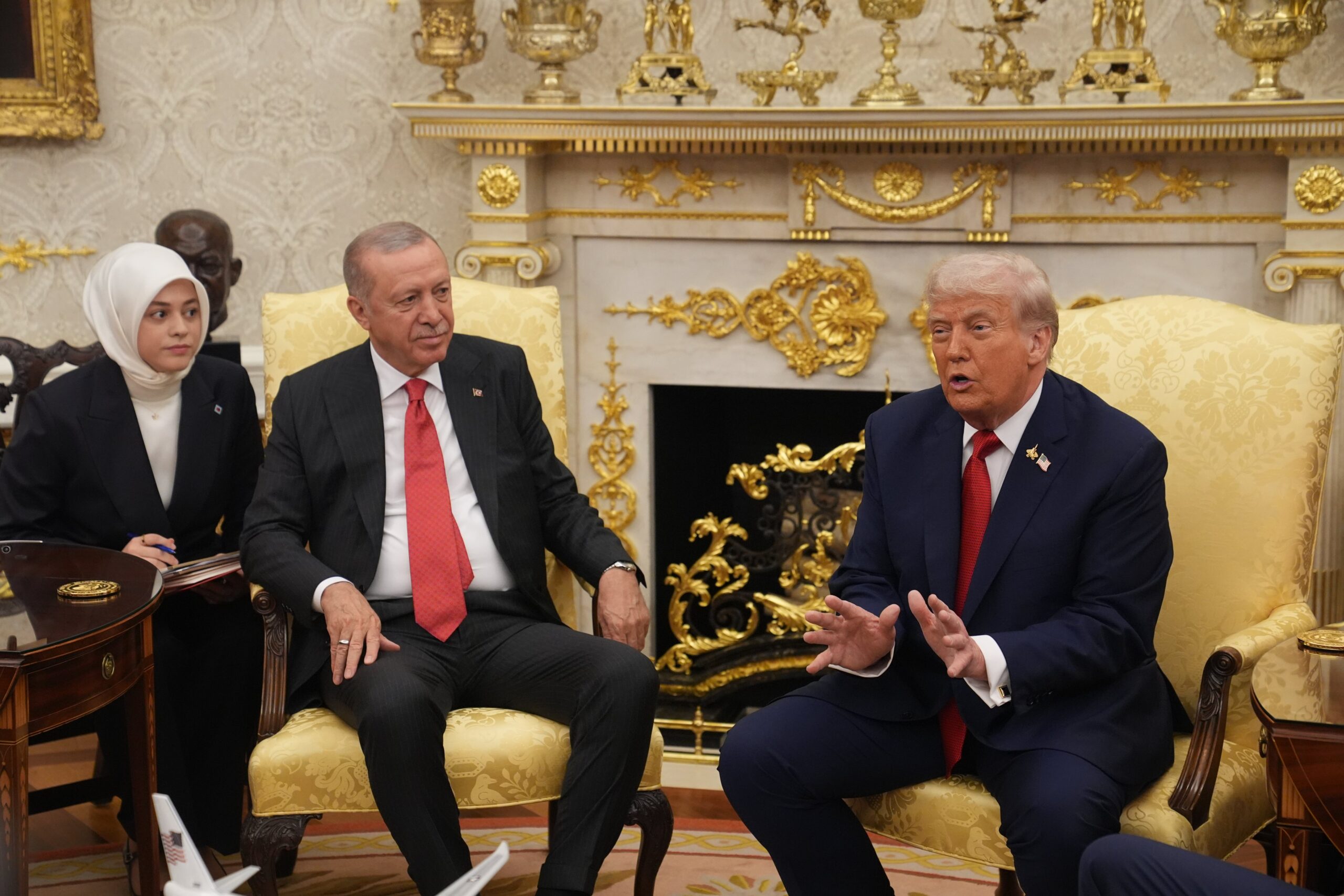 TRUMP CUMHURBASKANI ERDOGAN TUM DUNYADA 932388 276950 scaled