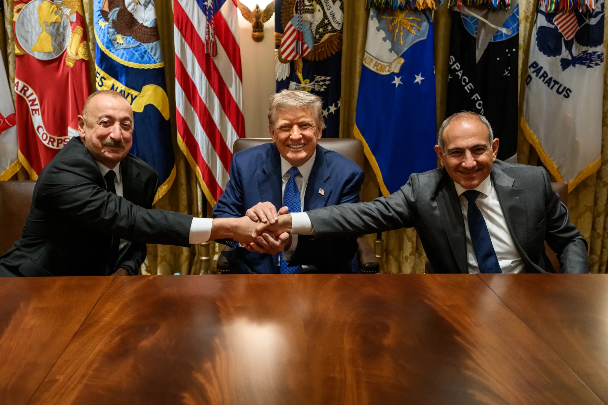 Trump’tan Aliyev ve Paşinyan’a Barış Teşekkürü: “8 Savaştan Birini Sona Erdirdik” 1 TRUMPTAN ALIYEV VE PASINYANA TESEKKUR 1132294 336180
