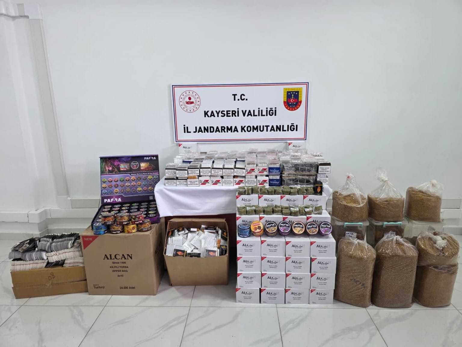 Kayseri’de Kaçak Tütün Operasyonu: Binlerce Makaron Ele Geçirildi 1 WhatsApp Image 2026 01 21 at 11.46.30