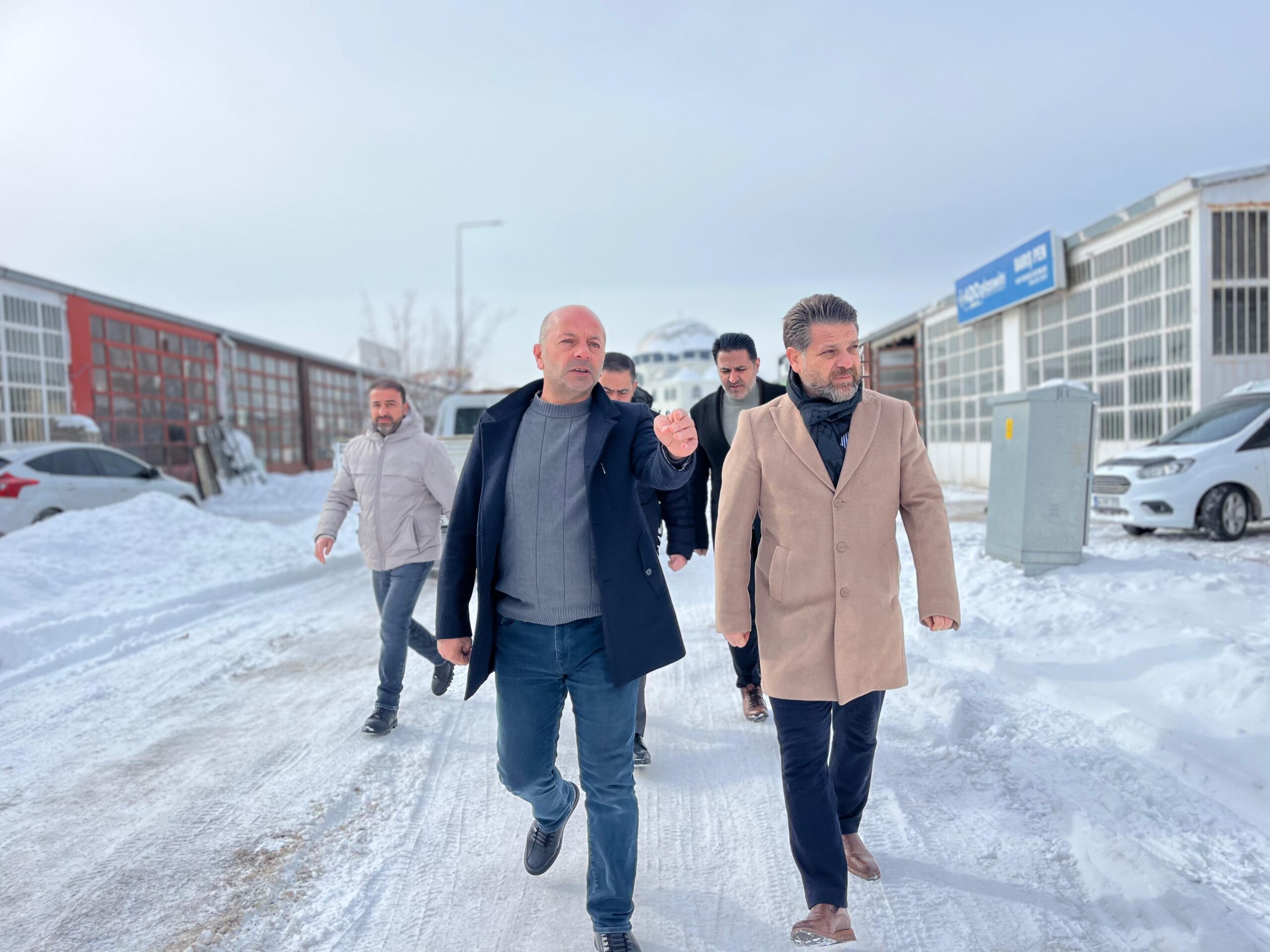 AK Parti İpekyolu Teşkilatından Yeni Marangozcular Sanayi Sitesi Esnafına Ziyaret 1 WhatsApp Image 2026 01 22 at 20.25.19 1 scaled