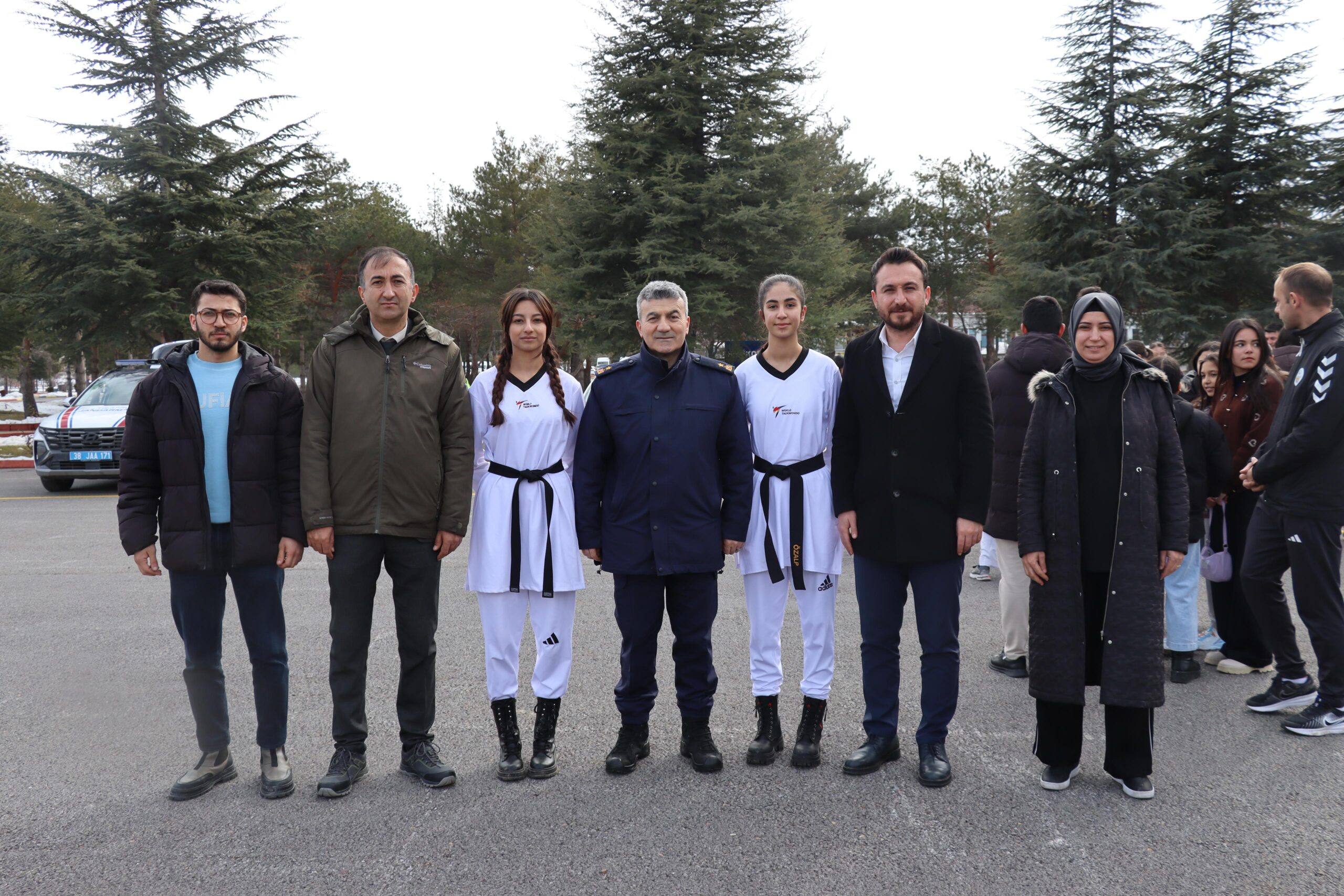 ERVA Spor Okullarından İl Jandarma Komutanlığına Anlamlı Ziyaret 1 WhatsApp Image 2026 01 27 at 16.33.47 3 scaled