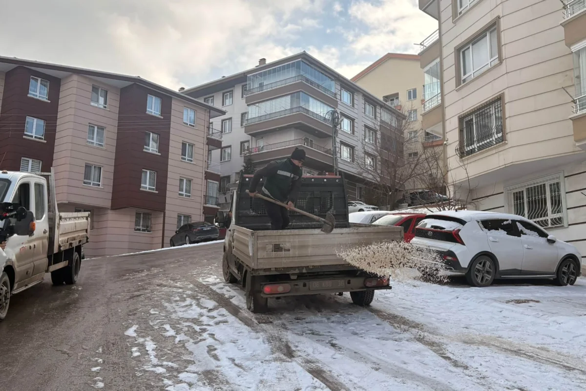 Keçiören’de karla mücadele çalışmaları devam ediyor 1 Keçiören’de karla mücadele çalışmaları devam ediyor