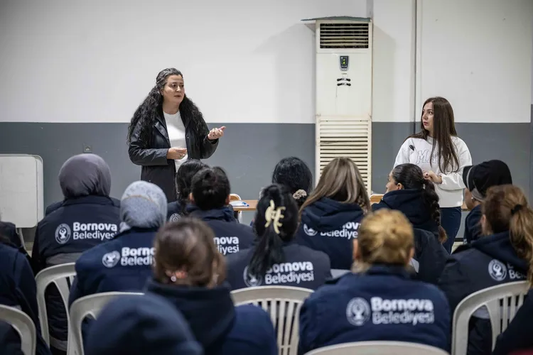 Bornova Belediyesi’nden Kadın Personele Sağlık Bilgilendirmesi 1 Bornova Belediyesi’nden Kadın Personele Sağlık Bilgilendirmesi