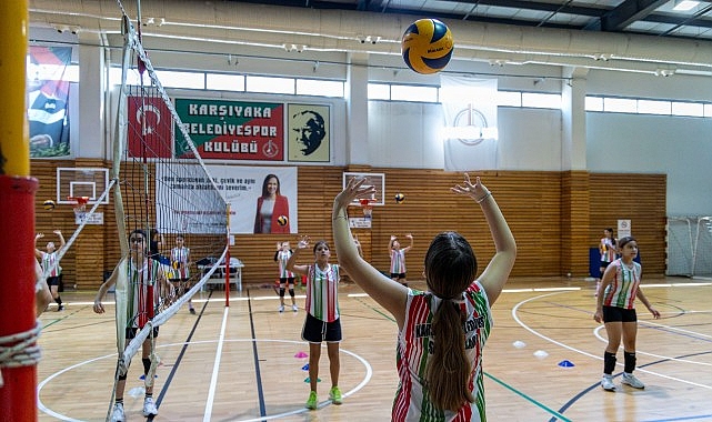 karsiyaka belediyesinden voleybol turnuvasi
