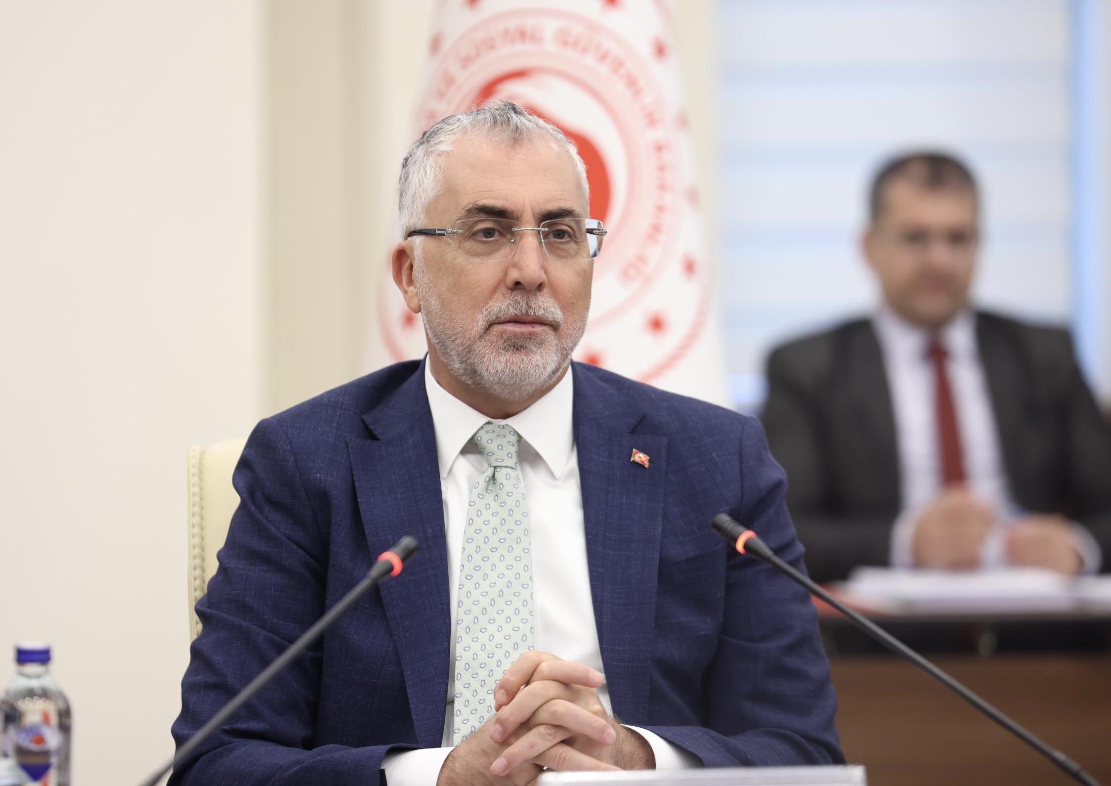 Bakan Işıkhan Mardin’de Duyurdu: 1 Milyar Avroluk Kaynakla 1,2 Milyon Vatandaşa Ulaşıldı 1 BAKAN ISIKHAN TOPLU SOZLESME GORUSMELER 859177 254908