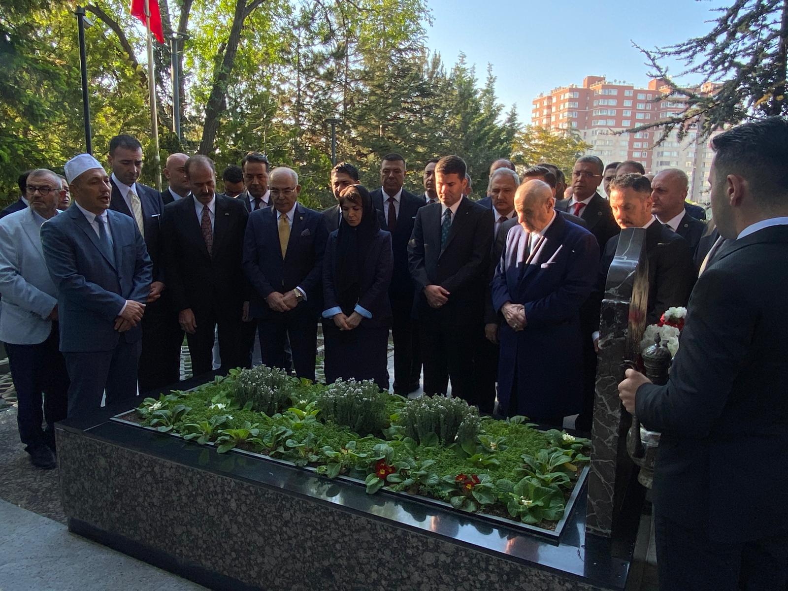 MHP Lideri Devlet Bahçeli’den Alparslan Türkeş’in Kabrine Kurban Bayramı Ziyareti 1 BAHCELI TURKESIN MEZARINI ZIYARET ETTI 1333118 396071
