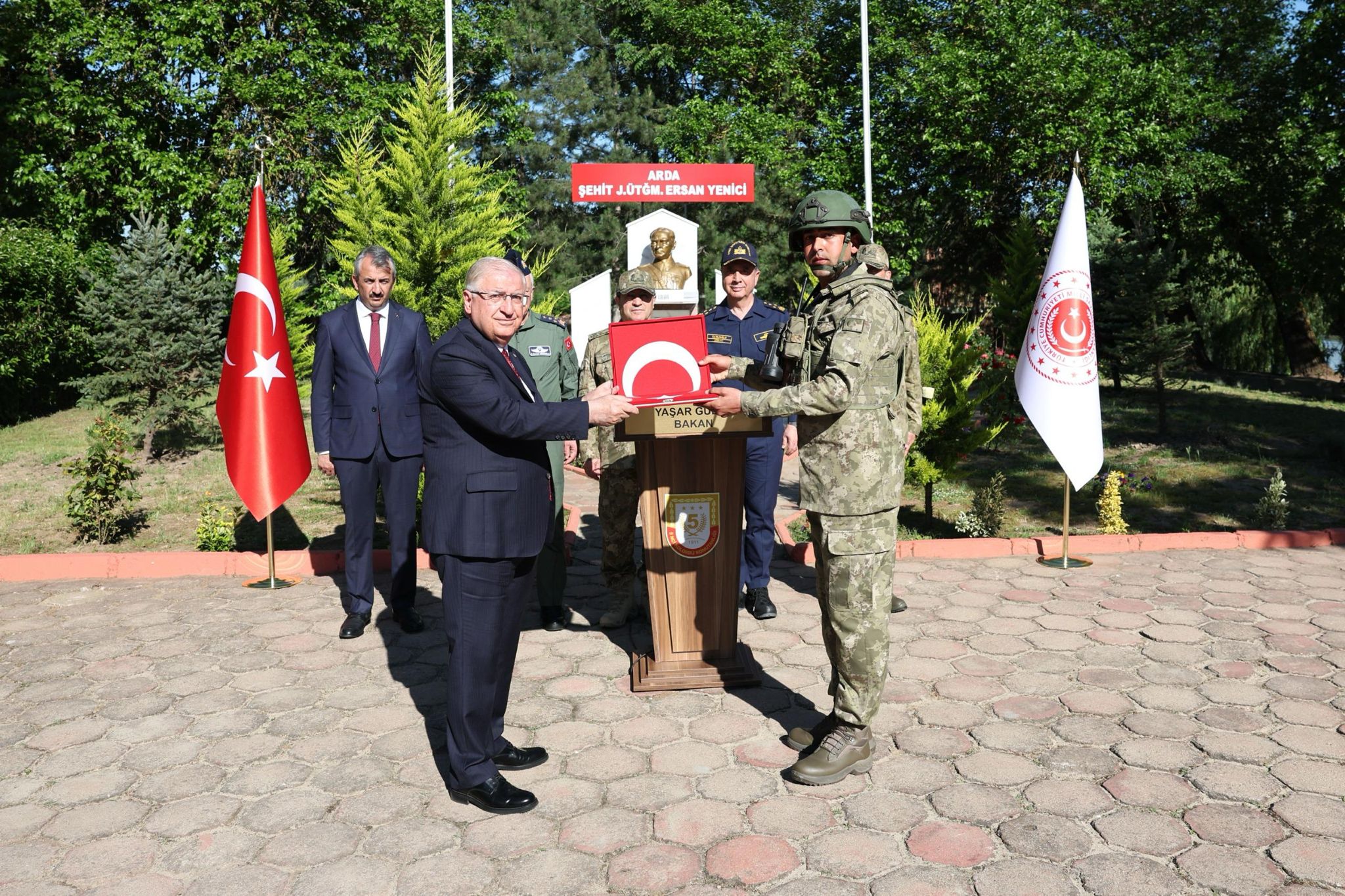 BAKAN GULER YUNANISTAN SINIRINDA MEHMET 1333503 396173
