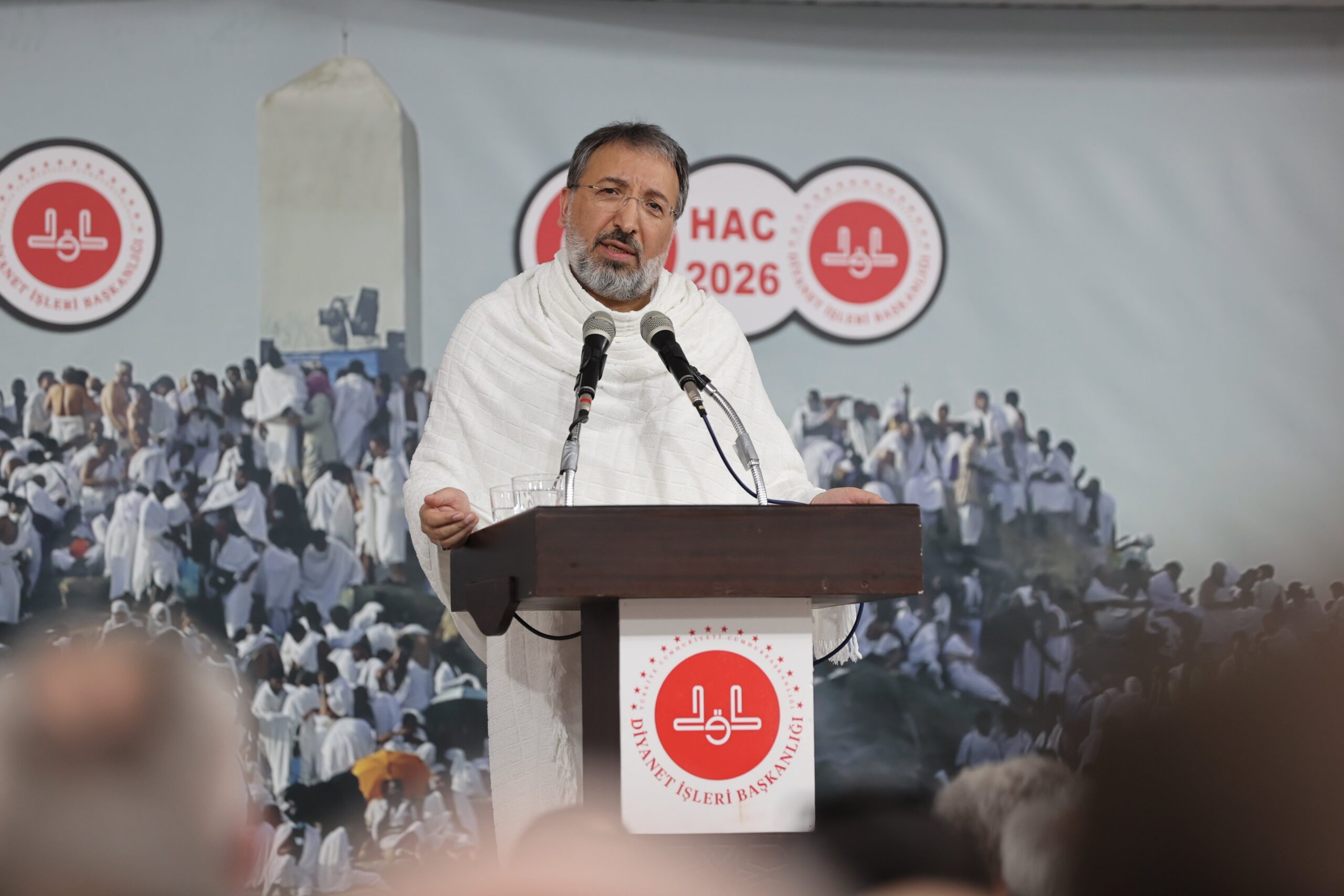 Diyanet İşleri Başkanı Arpaguş Arafat’ta Vakfe Duası Yaptı: İslam Coğrafyasındaki Zulmün Son Bulmasını Niyaz Ediyorum 1 HJP2p30XMAAnb3t scaled