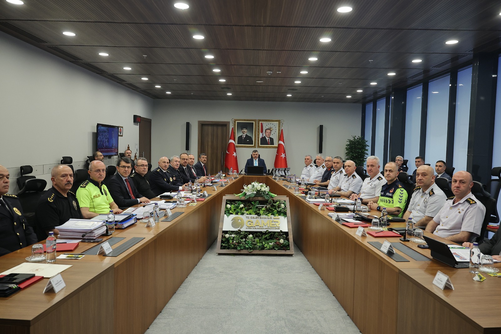 İçişleri Bakanlığı’nda NATO Zirvesi Öncesi Güvenlik Toplantısı Gerçekleştirildi 1 ICISLERI BAKANLIGINDA NATO ZIRVESINE Y 1331414 395583