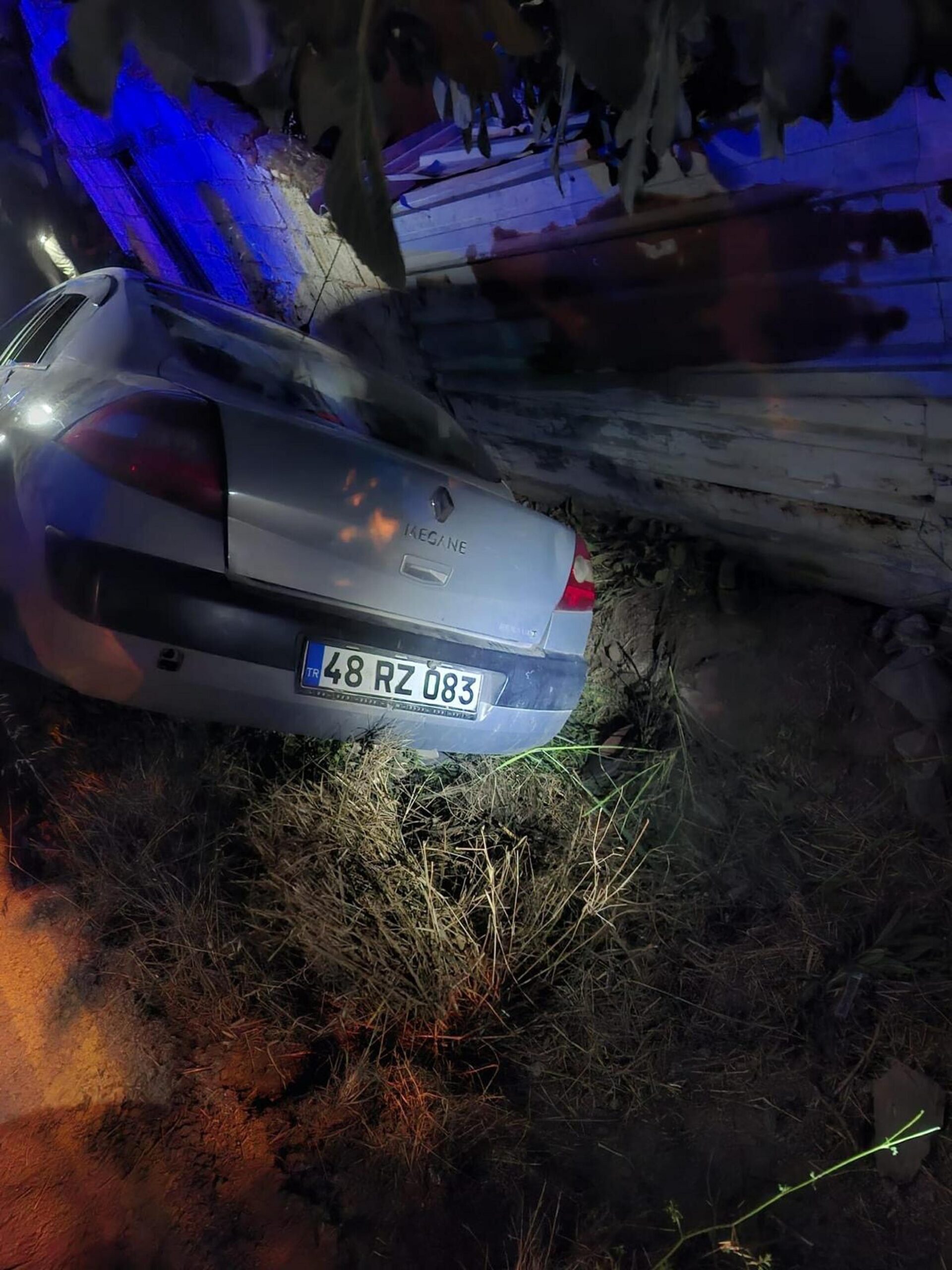 Otomobil, yol kenarında yürüyen kadınlara çarptı; 1 ölü, 2 ağır yaralı 1 OTOMOBIL YOL KENARINDA YURUYEN KADINLAR 1337553 397333 scaled