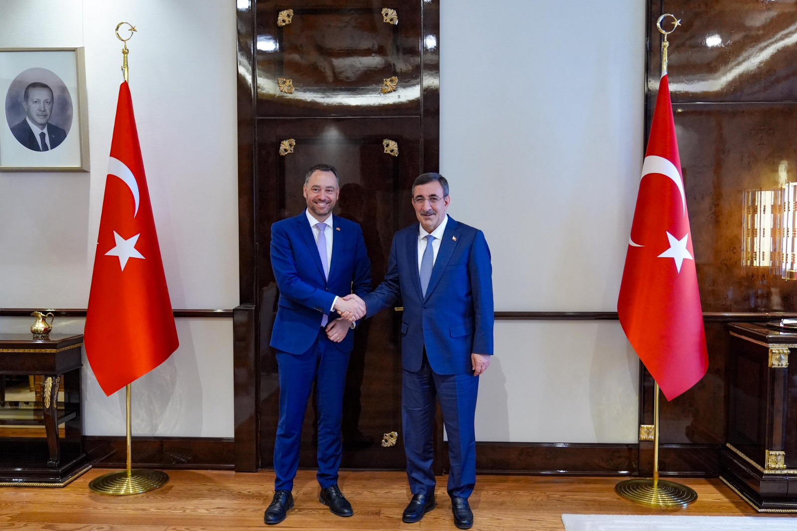 Cumhurbaşkanı Yardımcısı Cevdet Yılmaz Belçika Heyetiyle Külliye’de Buluştu: Hedef Ticaret ve İş Birliğinde Yeni Dönem 1 WhatsApp Image 2026 05 14 at 09.19.02 1