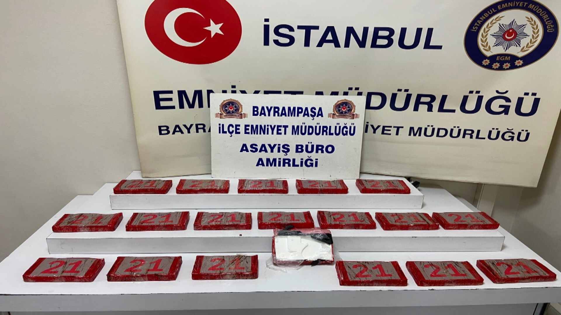 Bayrampaşa’da Otomobile Düzenlenen Operasyonda 20 Kilo 520 Gram Kokain Ele Geçirildi 1 BAYRAMPASADA UYUSTURUCU OPERASYONU OTO 1351289 401246
