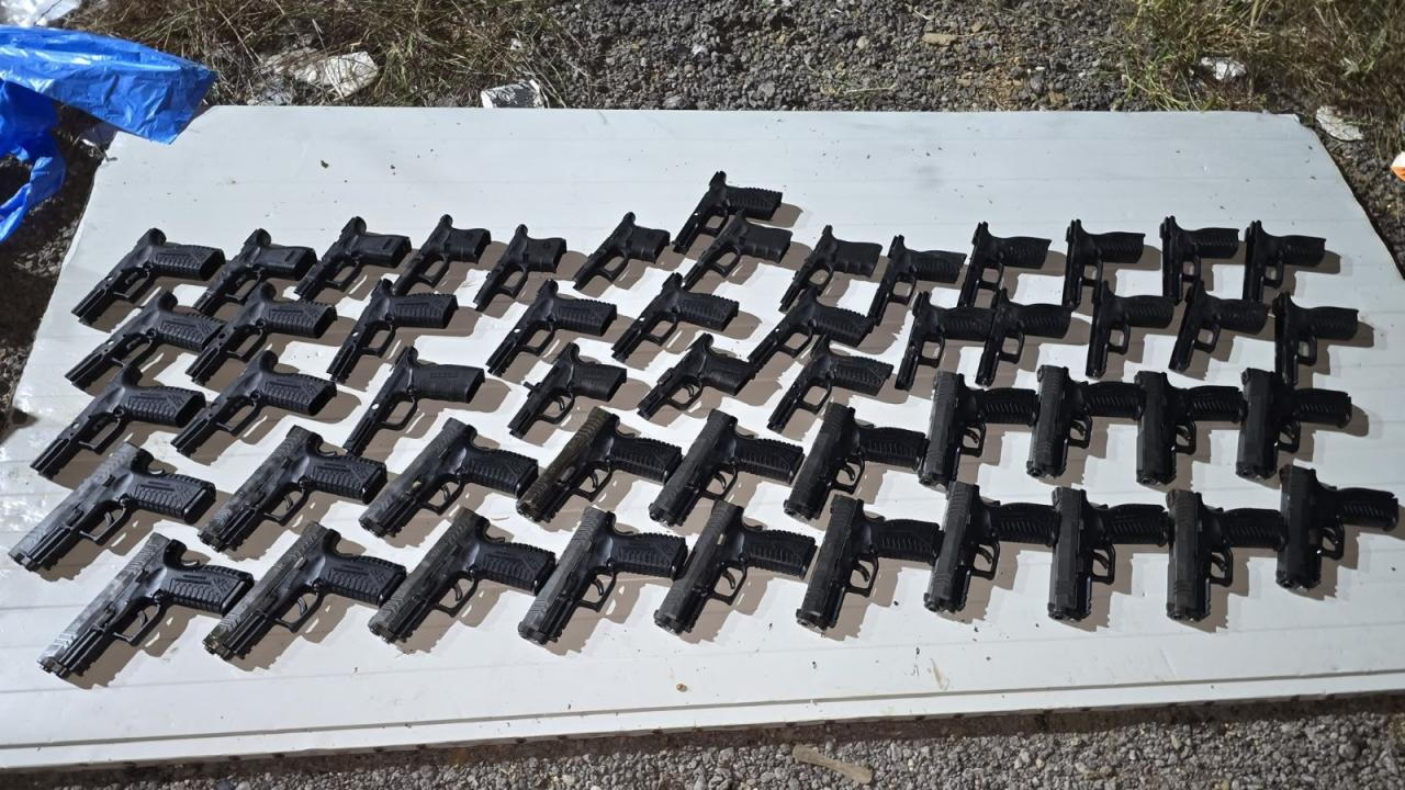 İstanbul’da Kaçak Silah Operasyonu: Toprağa Gömülü Ve Kompresör Tankında 20 Tabanca Ele Geçirildi 1 kacak silah 2465479