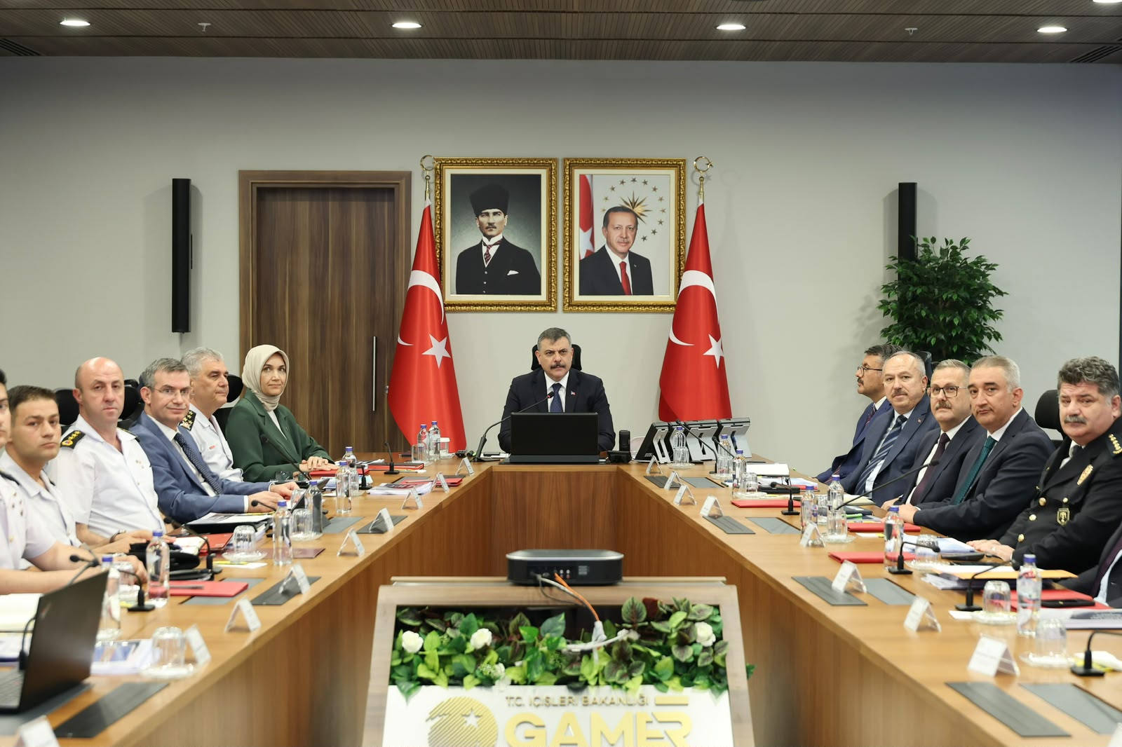 ICISLERI BAKANI CIFTCI SIBER ORTAMDA IS 1420853 422290