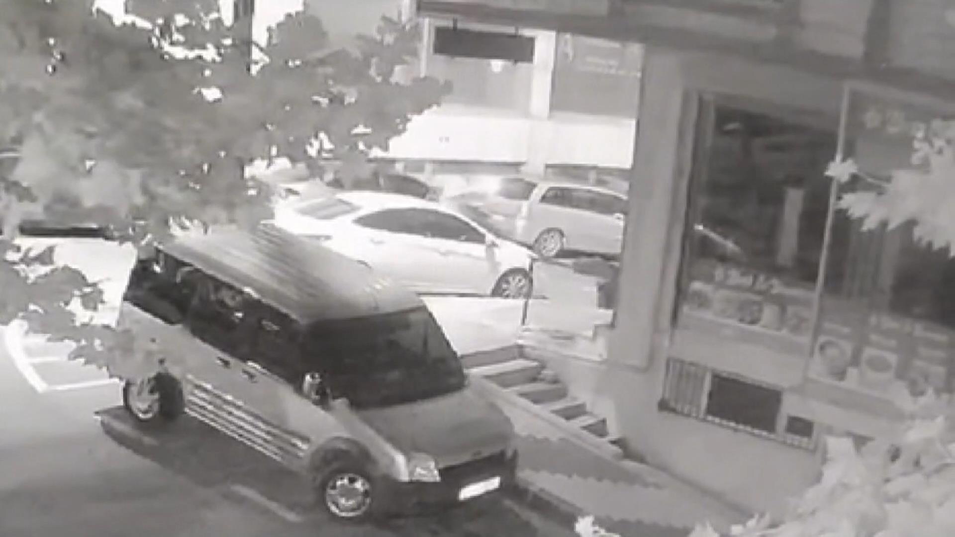 Arnavutköy’de İş Yerine Silahlı Saldırı Düzenleyen 2 Şüpheli Yakalandı 1 ARNAVUTKOYDE IS YERINE ATES ACAN 2 SUPH 1482269 441000